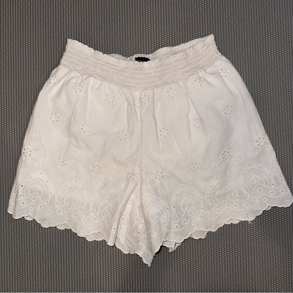 3/$10 💜 White Shorts